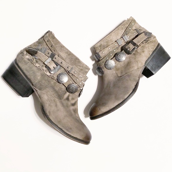 naughty monkey Shoes - NEW Naughty Monkey Distressed Leather Ankle Boots